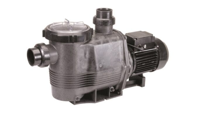 Swimming pool pump with transparent strainer lid